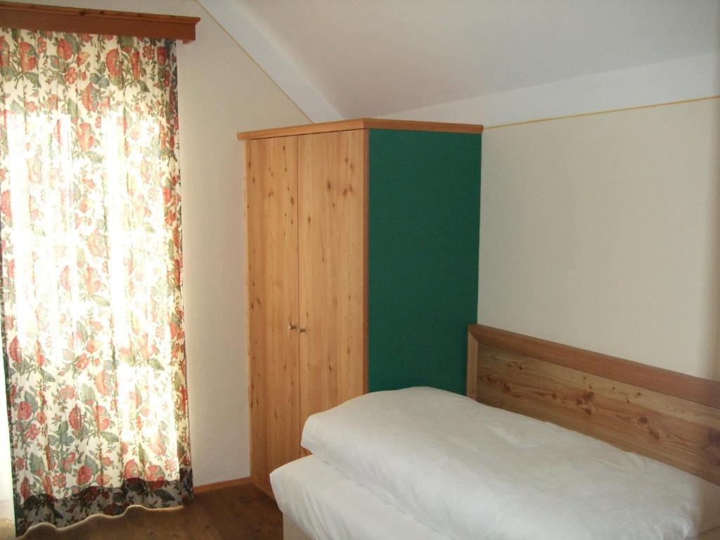 Single Room,559055073:JPEG